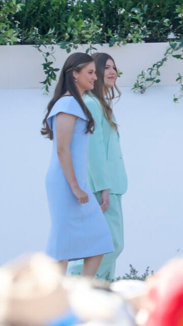 La princesa Leonor y la infanta Sofía acuden a la misa del Papa en Cibeles