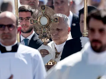 El papa León XIV durante la procesión del Corpus Christi El papa León XIV durante la procesión del Corpus Christi