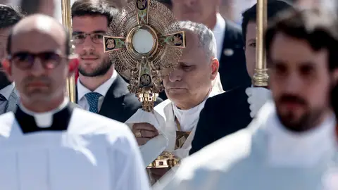 El papa León XIV durante la procesión del Corpus Christi El papa León XIV durante la procesión del Corpus Christi