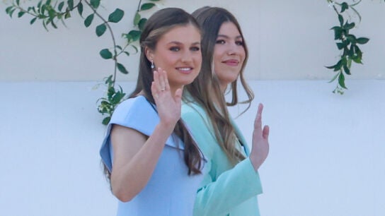 La princesa Leonor y la infanta Sof&iacute;a llegando a la misa del Papa en Cibeles
