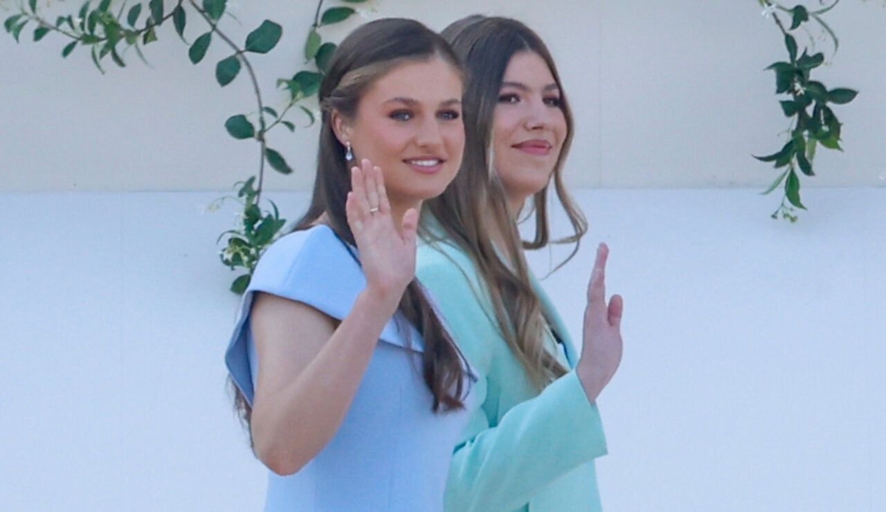 La princesa Leonor y la infanta Sof&iacute;a llegando a la misa del Papa en Cibeles