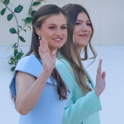 La princesa Leonor y la infanta Sof&iacute;a llegando a la misa del Papa en Cibeles