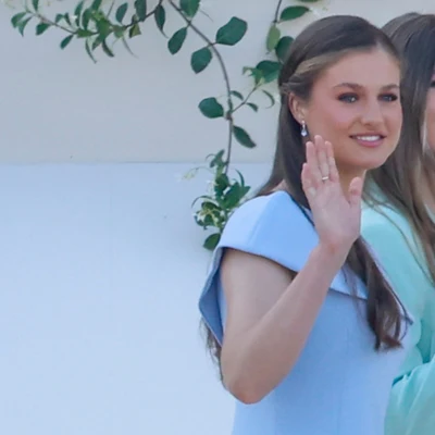 La princesa Leonor y la infanta Sofía llegando a la misa del Papa en Cibeles