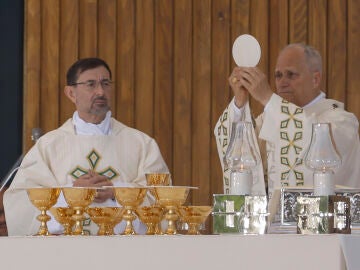 El papa Le&oacute;n XIV oficia la misa del Corpus Christi este domingo en la Plaza de Cibeles de Madrid. 