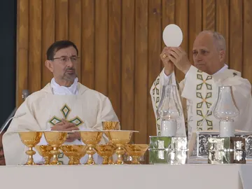 El papa León XIV oficia la misa del Corpus Christi este domingo en la Plaza de Cibeles de Madrid. El papa León XIV oficia la misa del Corpus Christi este domingo en la Plaza de Cibeles de Madrid.