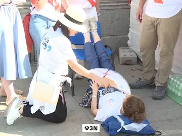 Abanicos, agua y sombra para combatir el calor durante la visita de León XIV Abanicos, agua y sombra para combatir el calor durante la visita de León XIV