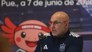 Luis de la Fuente, en la rueda de prensa en Puebla (México)
