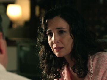 Beatriz entrega a Gabriel su certificado de matrimonio para demostrarle que puede confiar en ella: &ldquo;No quiero tu dinero, te quiero a ti&rdquo;
