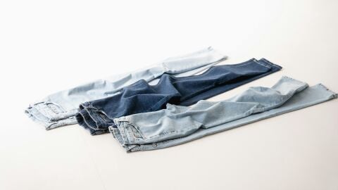 Pantalones vaqueros claros y oscuros