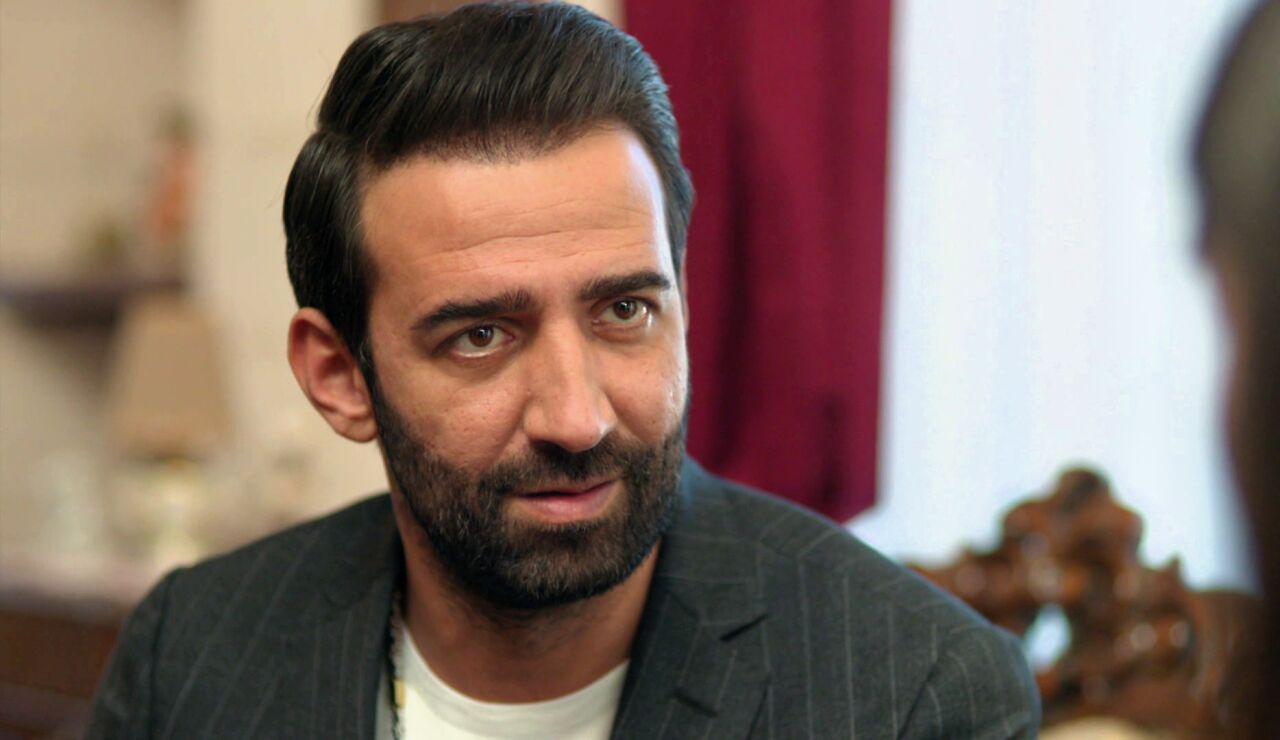 Demir impone sus crueles condiciones a Zerrin para la boda: "Vas a ir de blanco y vendr&aacute;s conmigo"