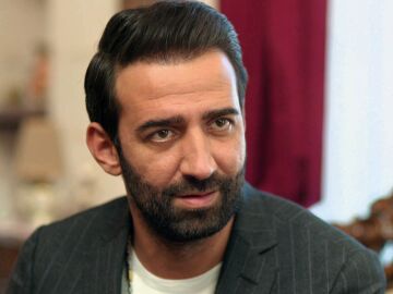 Demir impone sus crueles condiciones a Zerrin para la boda: "Vas a ir de blanco y vendr&aacute;s conmigo"