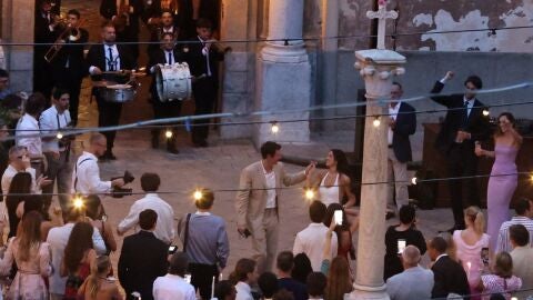 Dua Lipa y Callum Turner en su boda en Sicilia