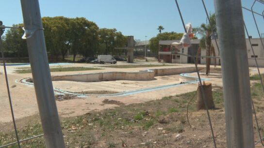 La piscina de Paiporta, cerrada 2 a&ntilde;os despu&eacute;s de la DANA
