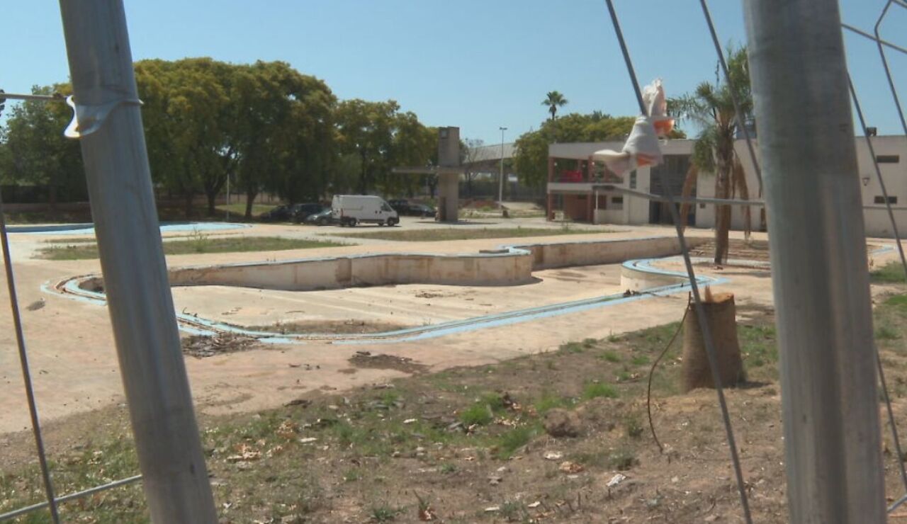 La piscina de Paiporta, cerrada 2 a&ntilde;os despu&eacute;s de la DANA