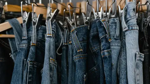Pantalones vaqueros claros y oscuros Pantalones vaqueros claros y oscuros