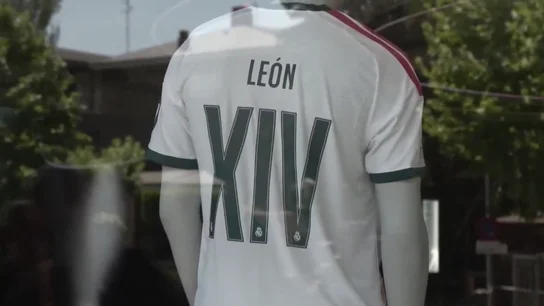 El Real Madrid pone a la venta la camiseta de León XIV: ¿a qué precio y cuánto vale la equipación completa? El Real Madrid pone a la venta la camiseta de León XIV: ¿a qué precio y cuánto vale la equipación completa?