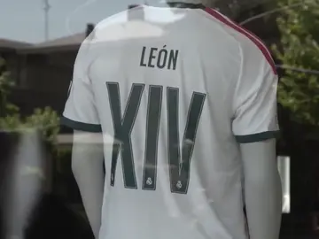 El Real Madrid pone a la venta la camiseta de León XIV: ¿a qué precio y cuánto vale la equipación completa? El Real Madrid pone a la venta la camiseta de León XIV: ¿a qué precio y cuánto vale la equipación completa?