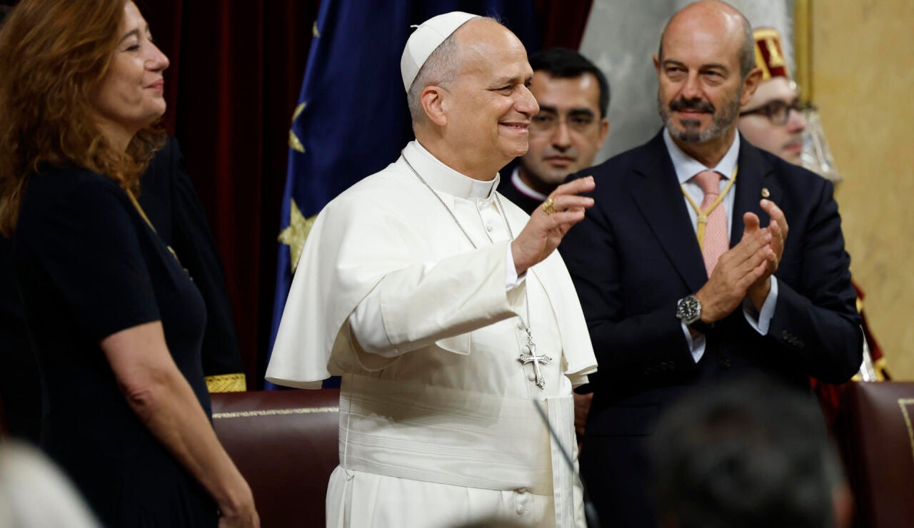 Imagen del papa Le&oacute;n XIV, ovacionado tras el esperado e hist&oacute;rico discurso en el Congreso