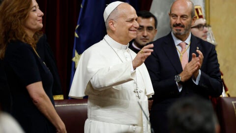 Imagen del papa Le&oacute;n XIV, ovacionado tras el esperado e hist&oacute;rico discurso en el Congreso