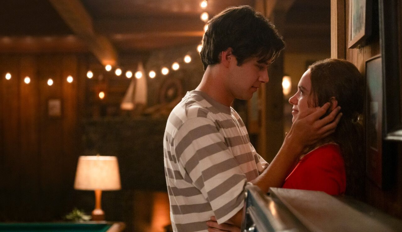 Matt Cornett y Sadie Soverall en Todos nuestros a&ntilde;os