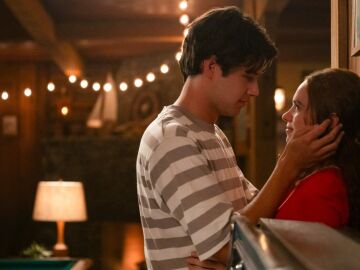 Matt Cornett y Sadie Soverall en Todos nuestros a&ntilde;os