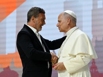 Antonio Banderas con el papa Le&oacute;n XIV en Madrid
