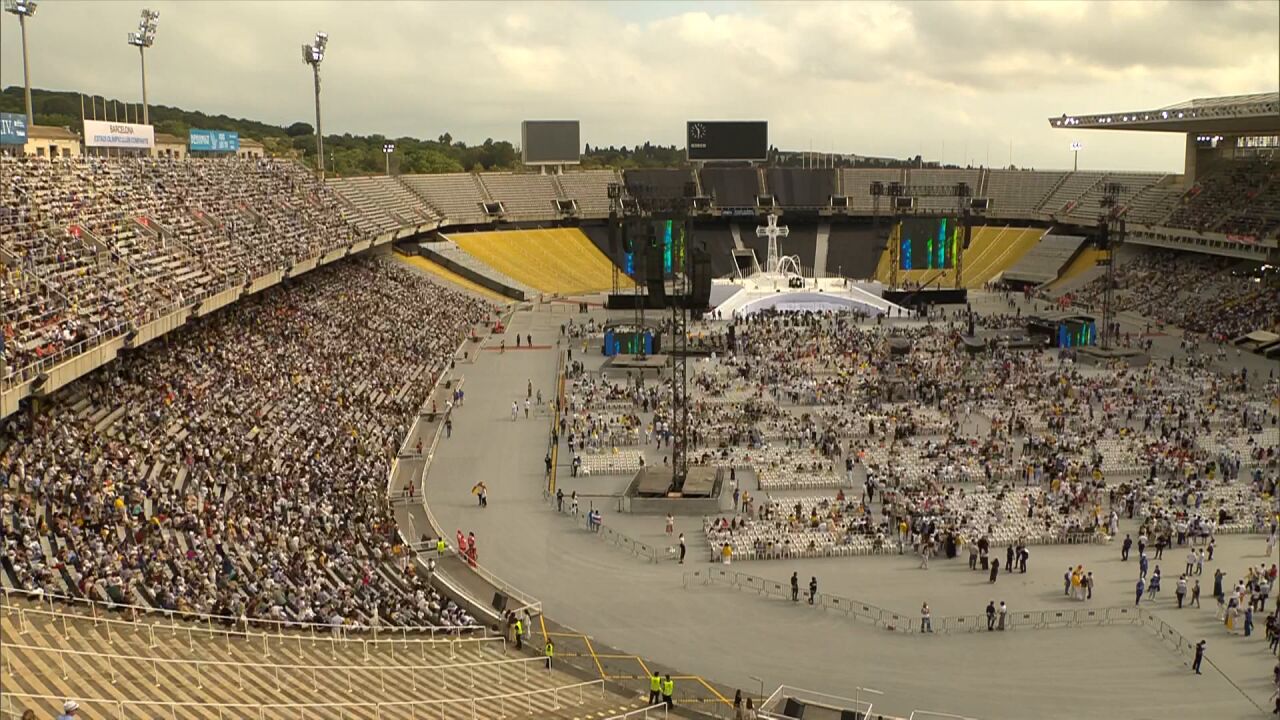 Sigue en directo la vigilia del papa León XIV en el Estadio 