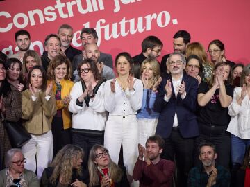 Foto de familia durante la clausura de la Asamblea Estatal de Sumar