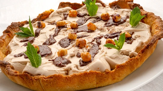 Eva Arguiñano elabora una receta de tarta helada de avellana y praliné: "Suena bien, pero sabe mejor" Eva Arguiñano elabora una receta de tarta helada de avellana y praliné: "Suena bien, pero sabe mejor"