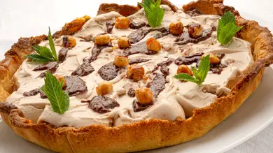 Eva Arguiñano elabora una receta de tarta helada de avellana y praliné: Eva Arguiñano elabora una receta de tarta helada de avellana y praliné: