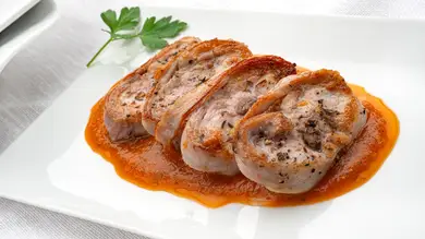 Receta de medallones de carne de conejo con salsa de tomate asado, de Karlos Arguiñano Receta de medallones de carne de conejo con salsa de tomate asado, de Karlos Arguiñano