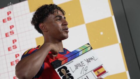 Lamine Yamal, en la sesi&oacute;n de fotos oficial previa al Mundial