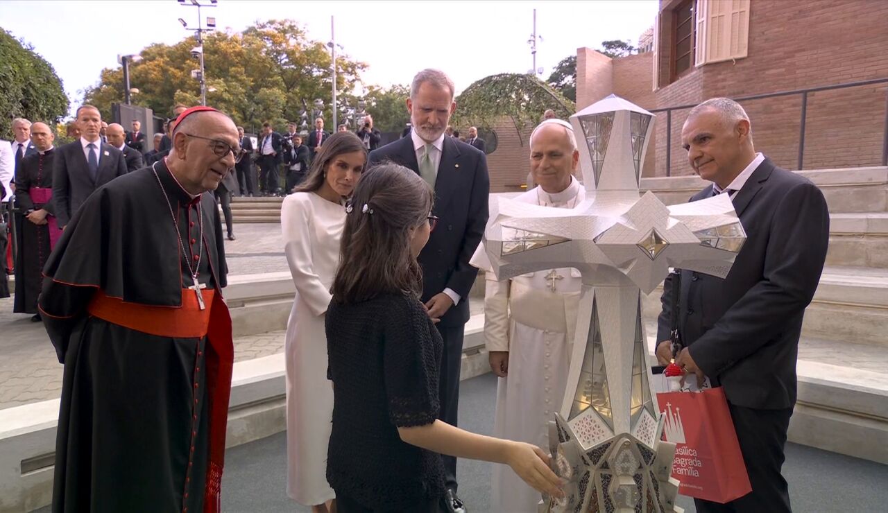 Valentina explica al Papa La Torre de Jes&uacute;s