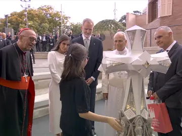 Valentina explica al Papa La Torre de Jesús Valentina explica al Papa La Torre de Jesús