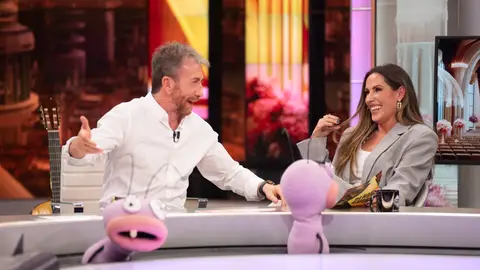 Trancas y Barrancas despistan a Malú en el juego del amor: "Yo era el novio del jefe" Trancas y Barrancas despistan a Malú en el juego del amor: "Yo era el novio del jefe"