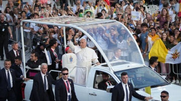 El Papa Le&oacute;n XIV preside la vigilia de oraci&oacute;n en el Estadio Ol&iacute;mpico Llu&iacute;s Companys