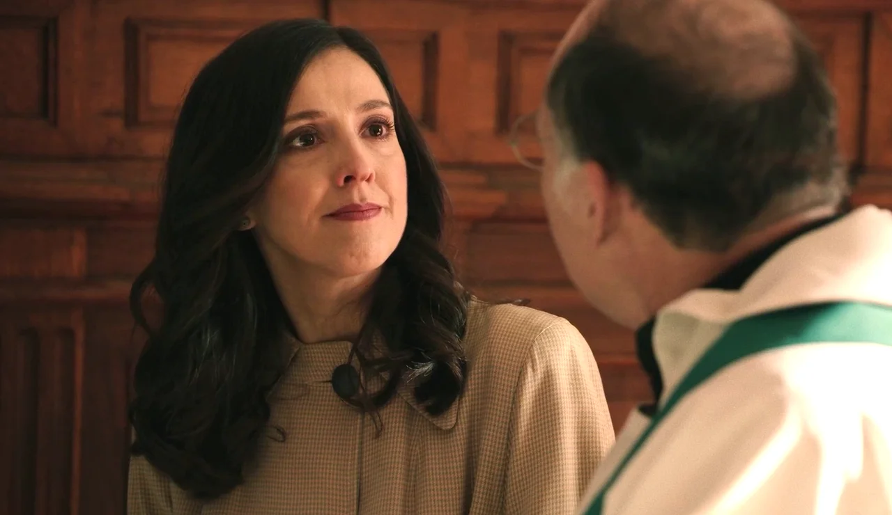 Luz pide a Don Agustín que retire la denuncia contra Nieves, pero él no cede: "A una mujer de ciencias se le pueden escapar ciertas cosas"