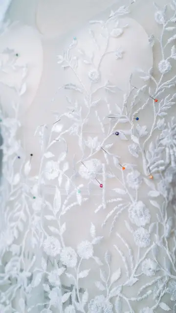 Vestido de novia con bordado artesano Vestido de novia con bordado artesano