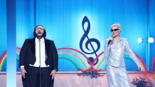 Cristina Casta&ntilde;o y Zapata Tenor se transforman en Eurythmics y Luciano Pavarotti