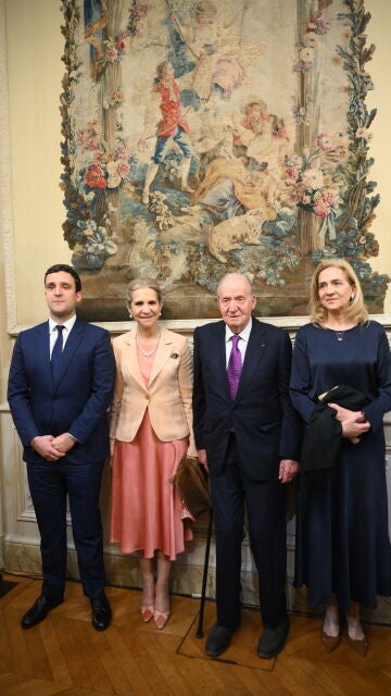 La infanta Cristina junto a su padre y su hermana