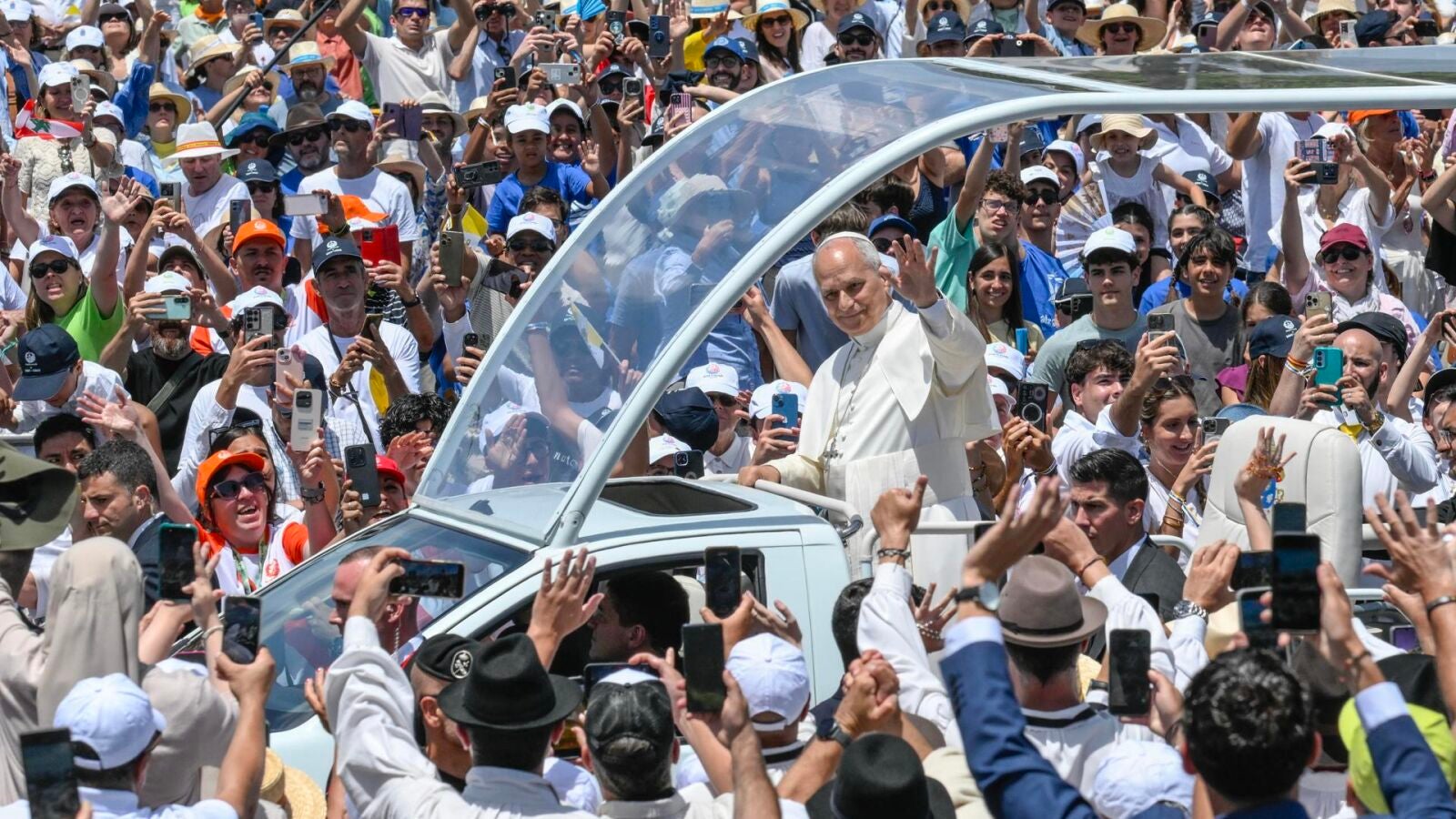 La visita del papa León XIV a España llega a su fin tras siete días de viaje, encuentros multitudinarios y un imprevisto con su vuelta a Roma