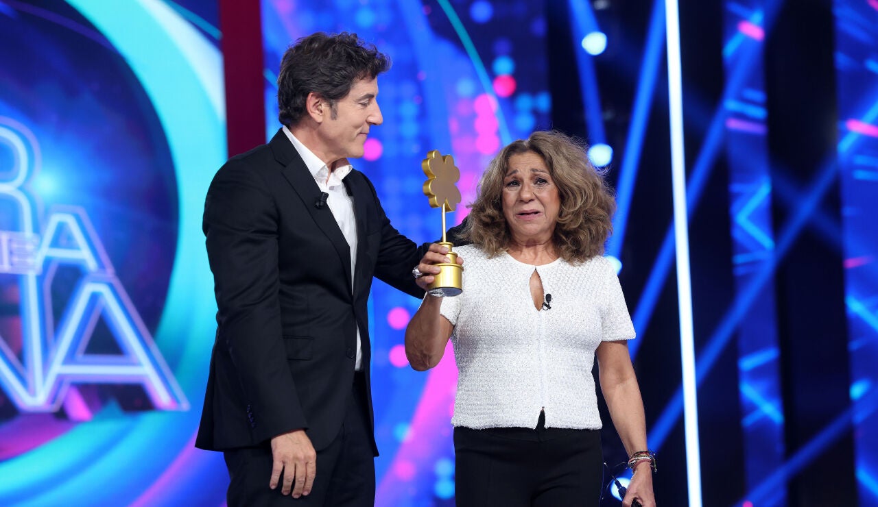 Lolita, muy emocionada tras el bonito homenaje de &Agrave;ngel Ll&agrave;cer: &ldquo;Es tonto, me hace llorar&rdquo;