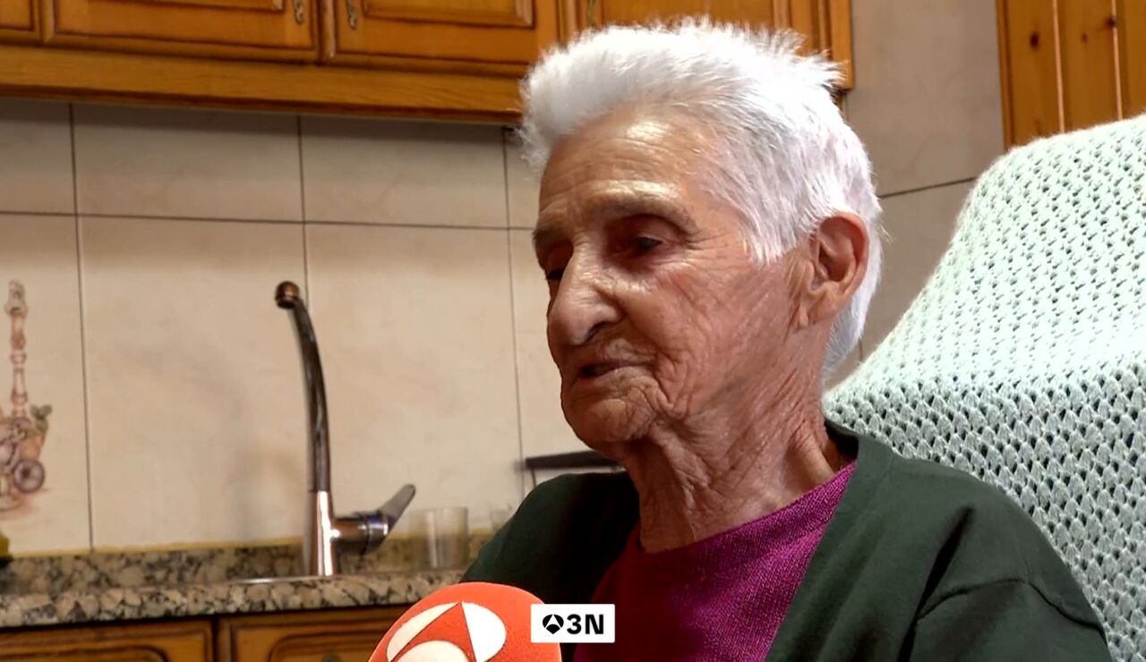 La furgoneta antisoledad que recorre las aldeas de Ourense: "El &uacute;nico objetivo es charlar con ellos"