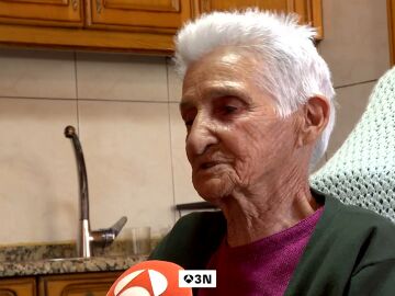 La furgoneta antisoledad que recorre las aldeas de Ourense: "El &uacute;nico objetivo es charlar con ellos"