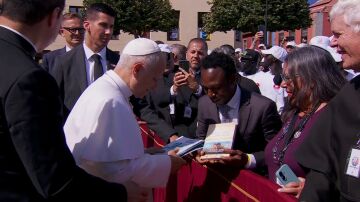 León XIV saluda Ousman Umar