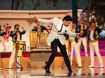 JKbello emula a Elvis Presley con &lsquo;Bossa nova baby&rsquo;