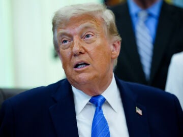 June 10, 2026, Washington, District Of Columbia, USA: US President Donald Trump during a signing ceremony for the ''Secure America Act'' in the Oval Office of the White House in Washington, DC, US, on Wednesday, June 10, 2026. President Donald Trump prevailed after dissident Republican lawmakers abandoned an effort to leverage a 0 billion spending package to prevent him from reviving a payout fund for political allies who say they were unfairly targeted by the Biden administration Europa Pre...