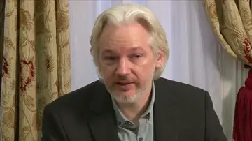 Julian Assange solicita asilo político en la embajada de Ecuador en Reino Unido Julian Assange solicita asilo político en la embajada de Ecuador en Reino Unido