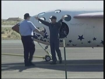 SpaceShipOne, primer vuelo del primer veh&iacute;culo espacial privado