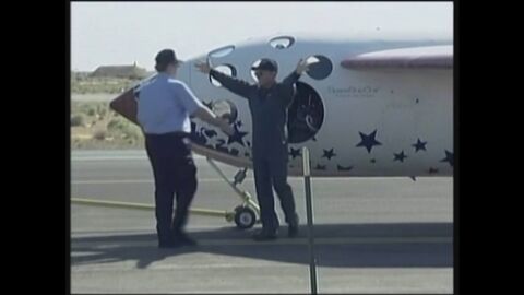 SpaceShipOne, primer vuelo del primer veh&iacute;culo espacial privado